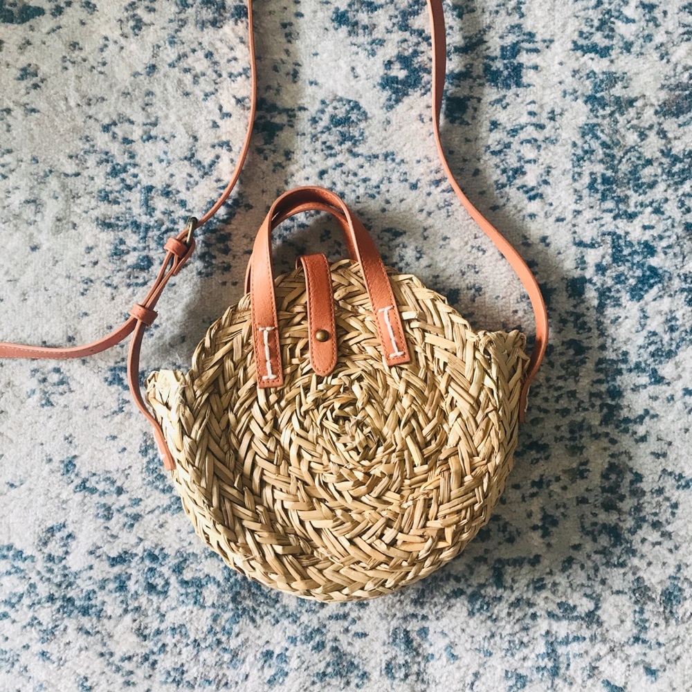 Universal Thread Round Straw Woven Crossbody - image 1